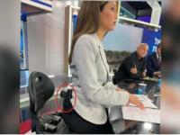 巴以新一轮冲突持续，以色列女主播被拍到在直播中腰间别枪，网友争议